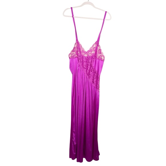 Vintage Lady Romance‎ Night Gown